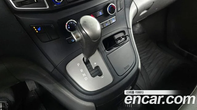 2017 Hyundai Grand Starex